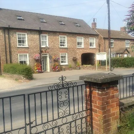 Orillia House & 3* Stockton-on-the-Forest